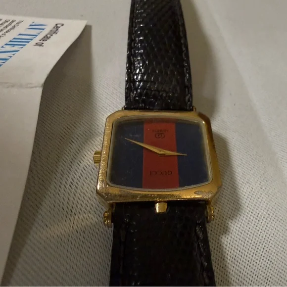 Gucci 3000M Vintage Stripe Dial Watch (Red/Navy) w/ COA & Two Straps - Picture 2 of 7